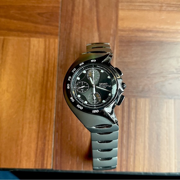 Seiko  Giugiardo Asymmetrical 7T62-0AM0 Chronograph - Picture 1 of 8